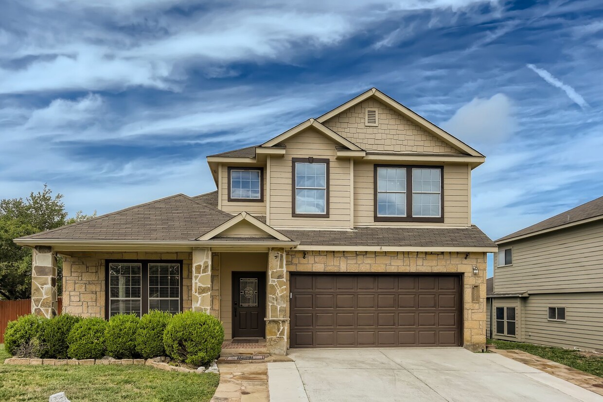 Primary Photo - Large Home with Gorgeous Pool & Sunroom!!!
