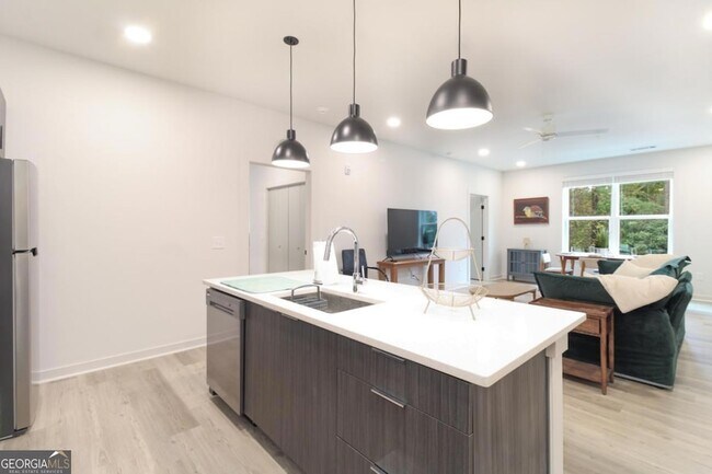 Foto del edificio - 240 Martha Dr