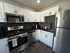 Building Photo - 119 1st St