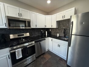 Building Photo - 119 1st St
