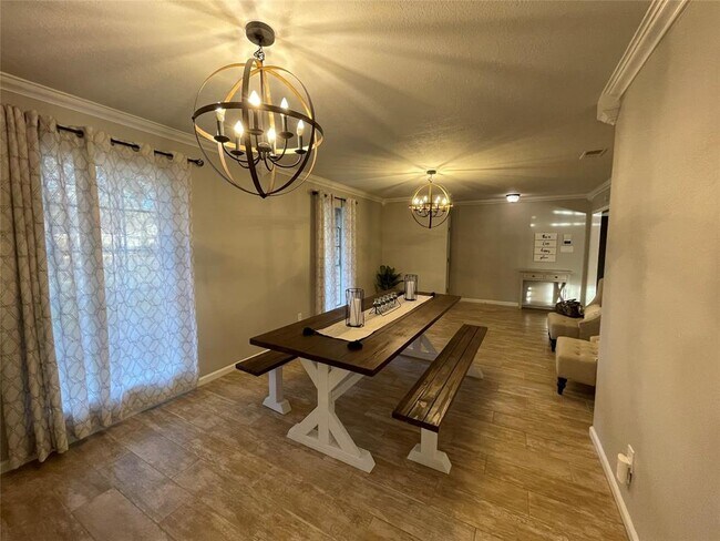 Foto del edificio - 527 Tallow Dr