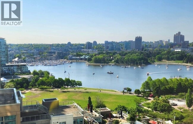 Building Photo - 1323 Homer St