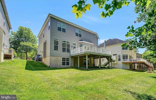 Foto del edificio - 2732 Lightfoot Dr