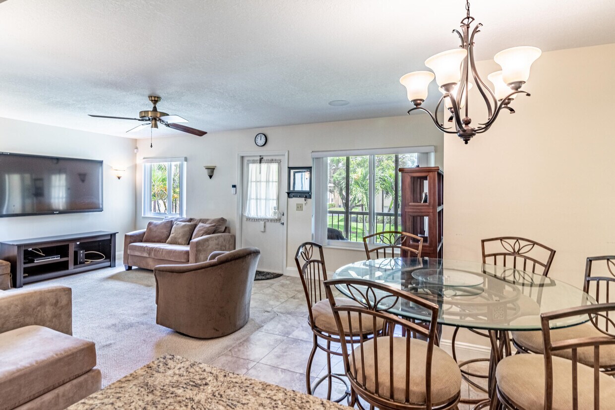 Primary Photo - 302 Pine Ridge Cir