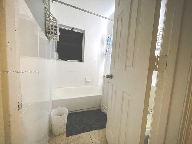 Foto del edificio - 55 NW 69th St