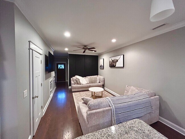 Building Photo - 2 br, 2.5 bath House - 1019 N Maple St. Un...