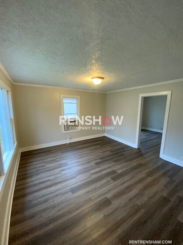 Building Photo - 114 S Cox St