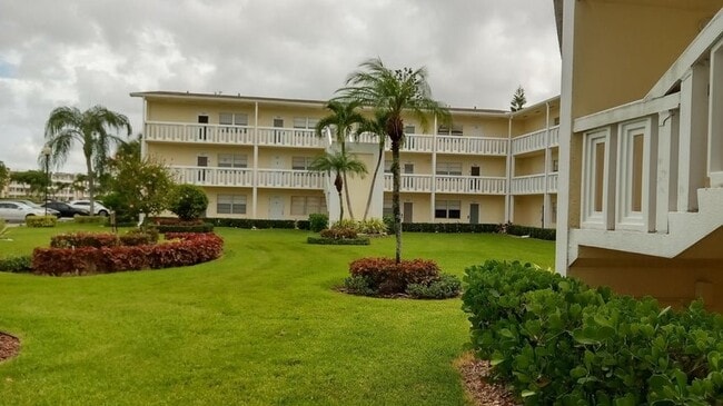 Building Photo - 16 Dorset Dr