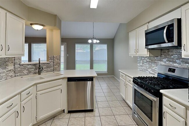 Foto del edificio - 8514 Greenleaf Lake Dr