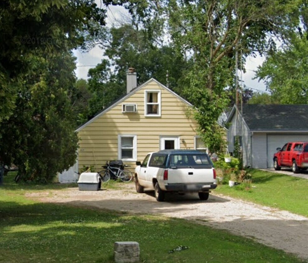 Foto del edificio - 557 E Division St