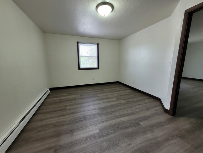 Building Photo - 545 Spinnaker Ln