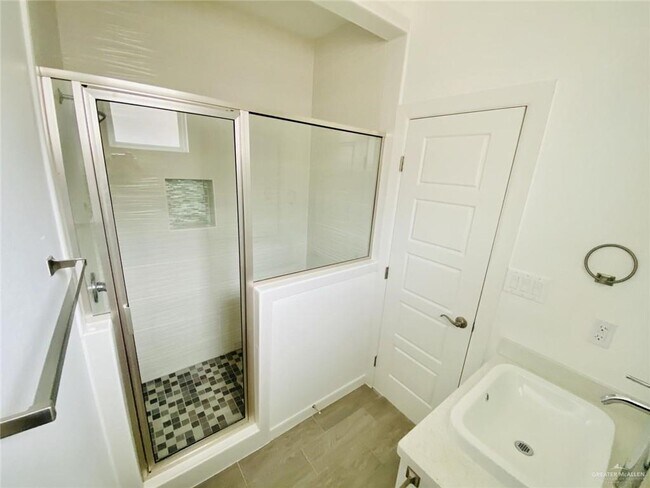 Foto del edificio - 7 West Dr