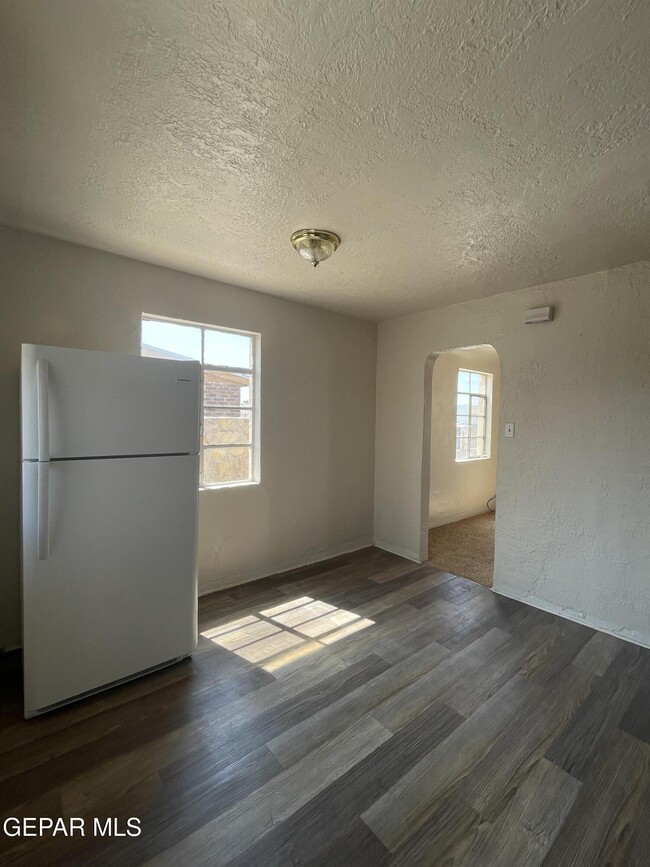 Foto del edificio - 8167 Josephine Cir