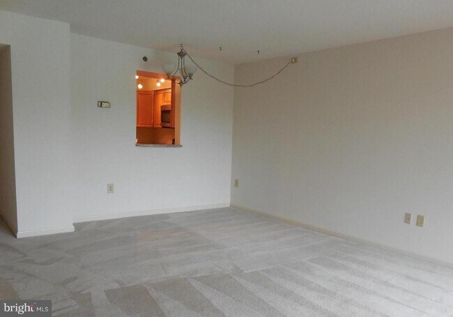Building Photo - 545 E Braddock Rd