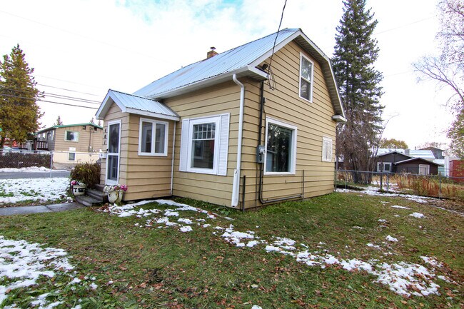 Building Photo - 401 Cowles St
