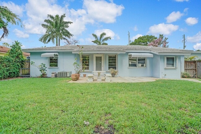 Building Photo - 3410 Poinsettia Ave