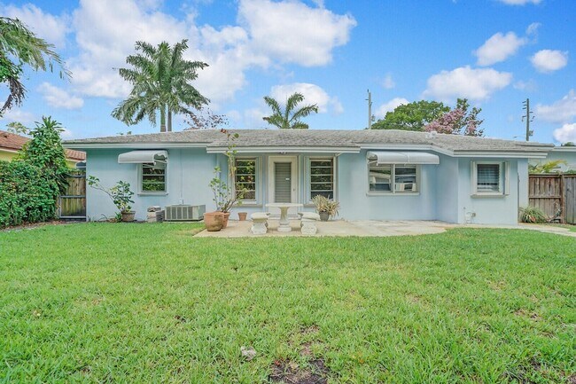 Foto del edificio - 3410 Poinsettia Ave