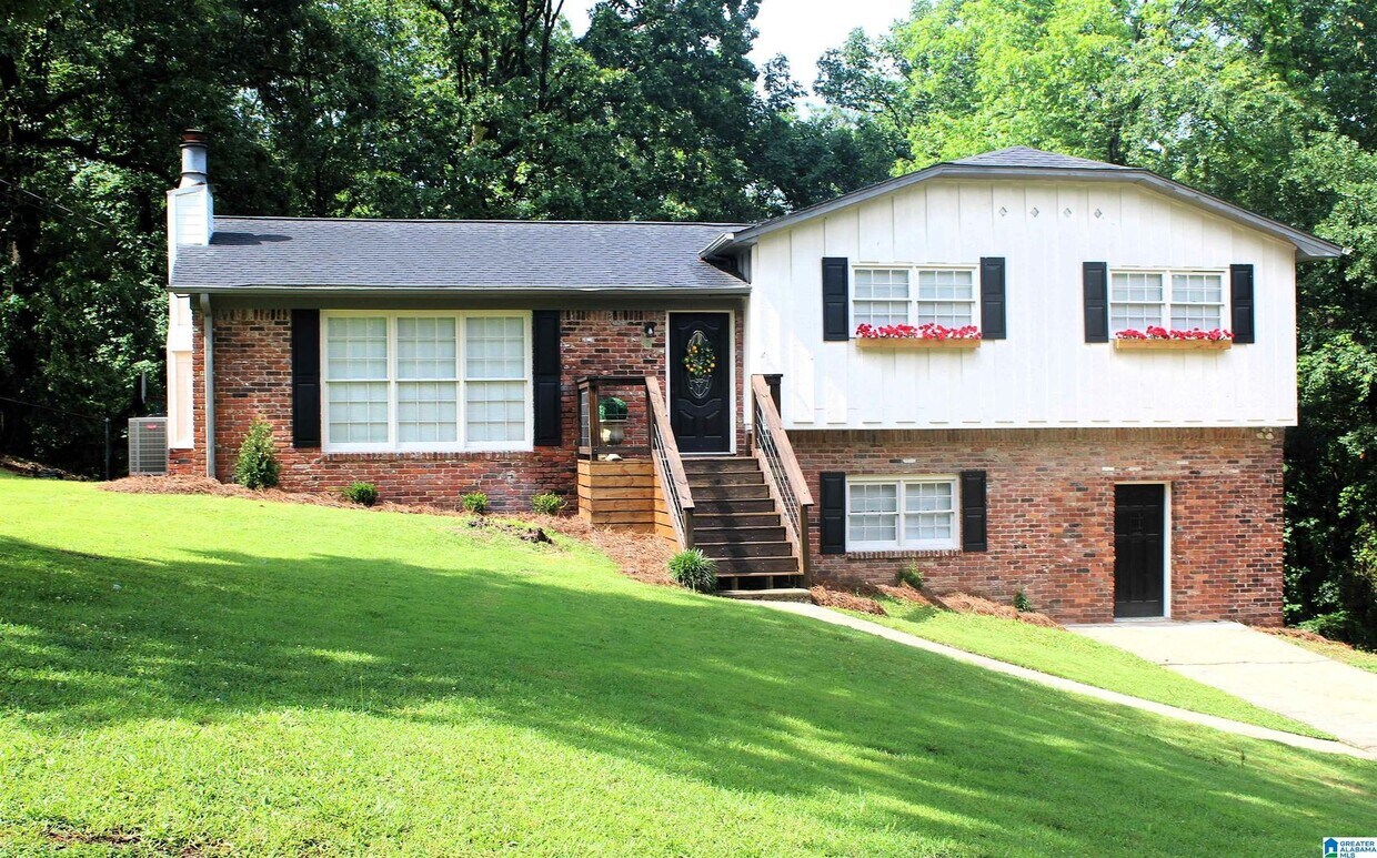 Foto principal - 4 bed, 2 bath in Alabaster