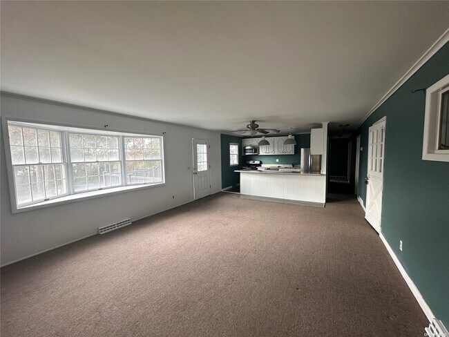 Building Photo - 8 Hampton Path