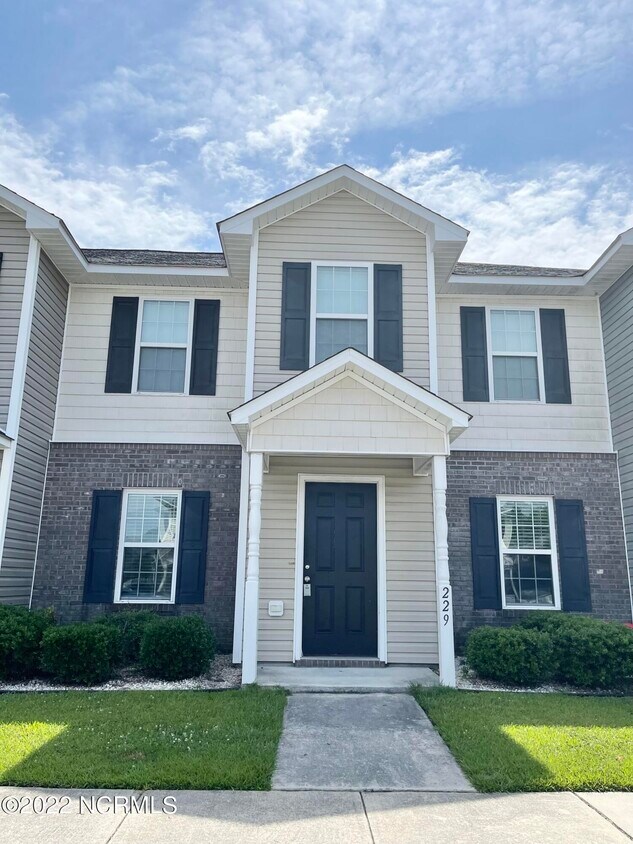 229 Glen Cannon Drive, Jacksonville, NC 28546 Townhome Rentals in