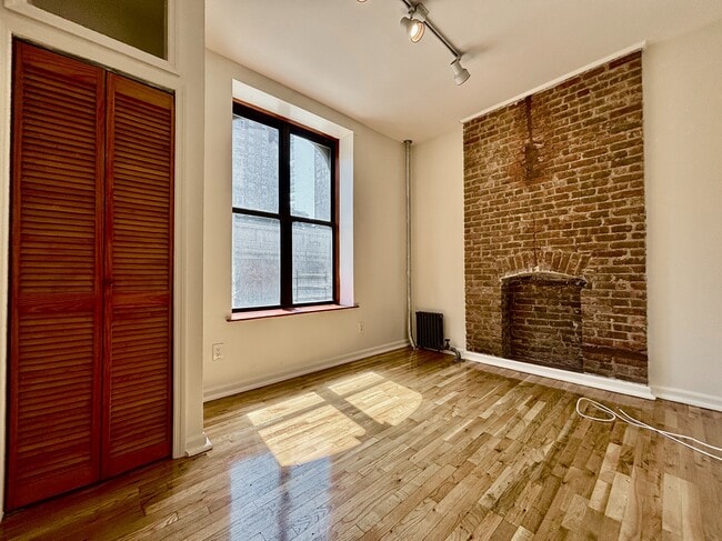 Building Photo - 3135 Broadway