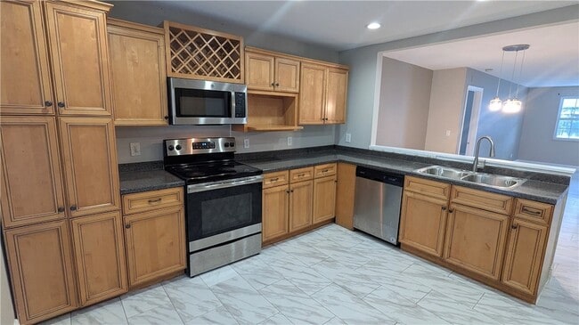 Building Photo - 795 Rolling Hill Dr