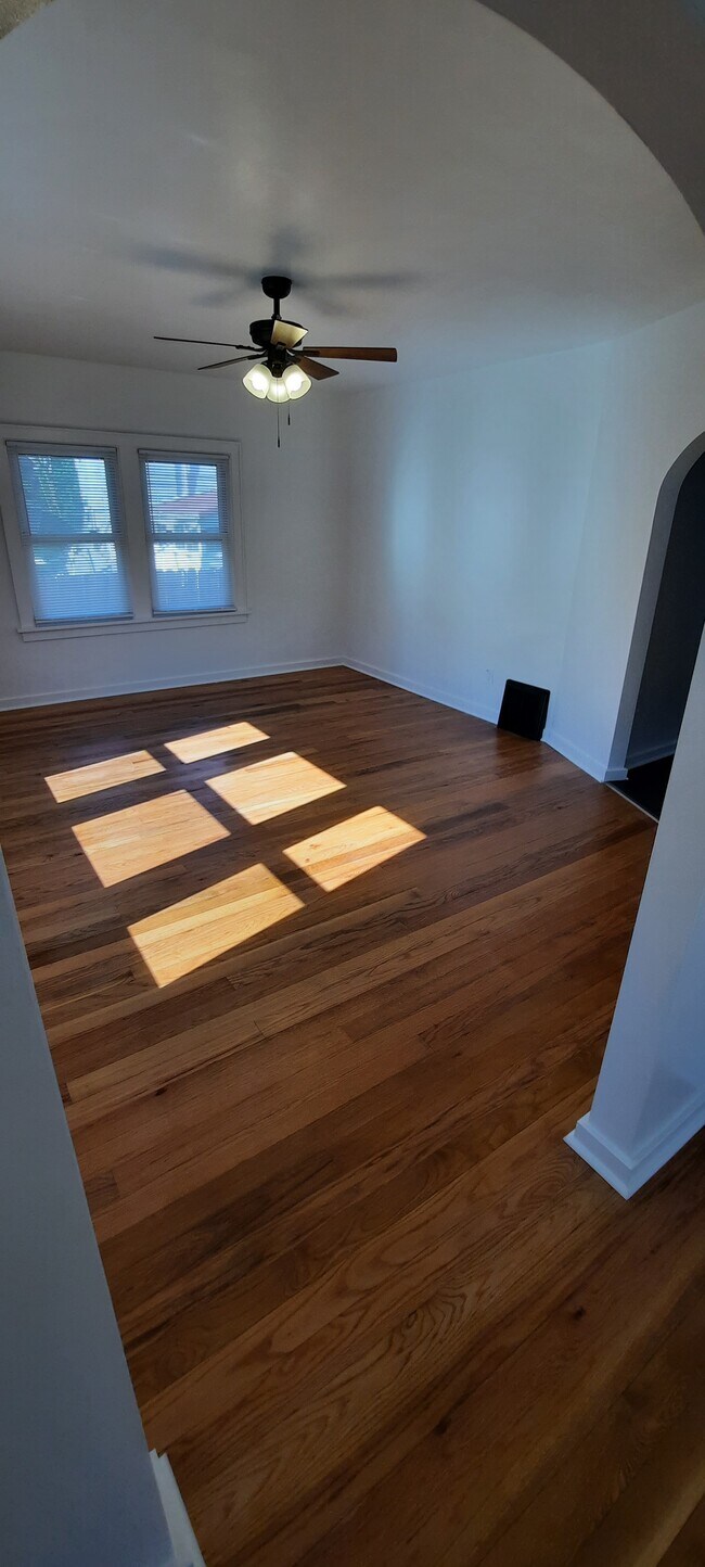 Foto del edificio - 409 E Park St