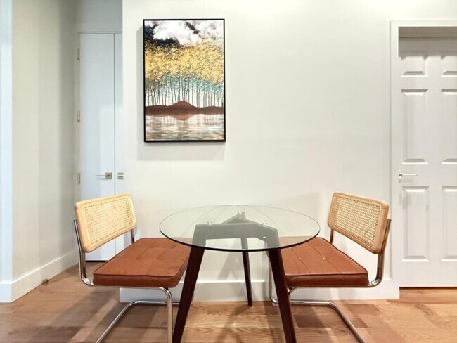 Foto del edificio - Nice room in a good neighborhood