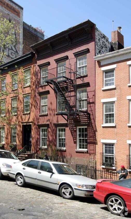 Foto principal - 239 W 12th St