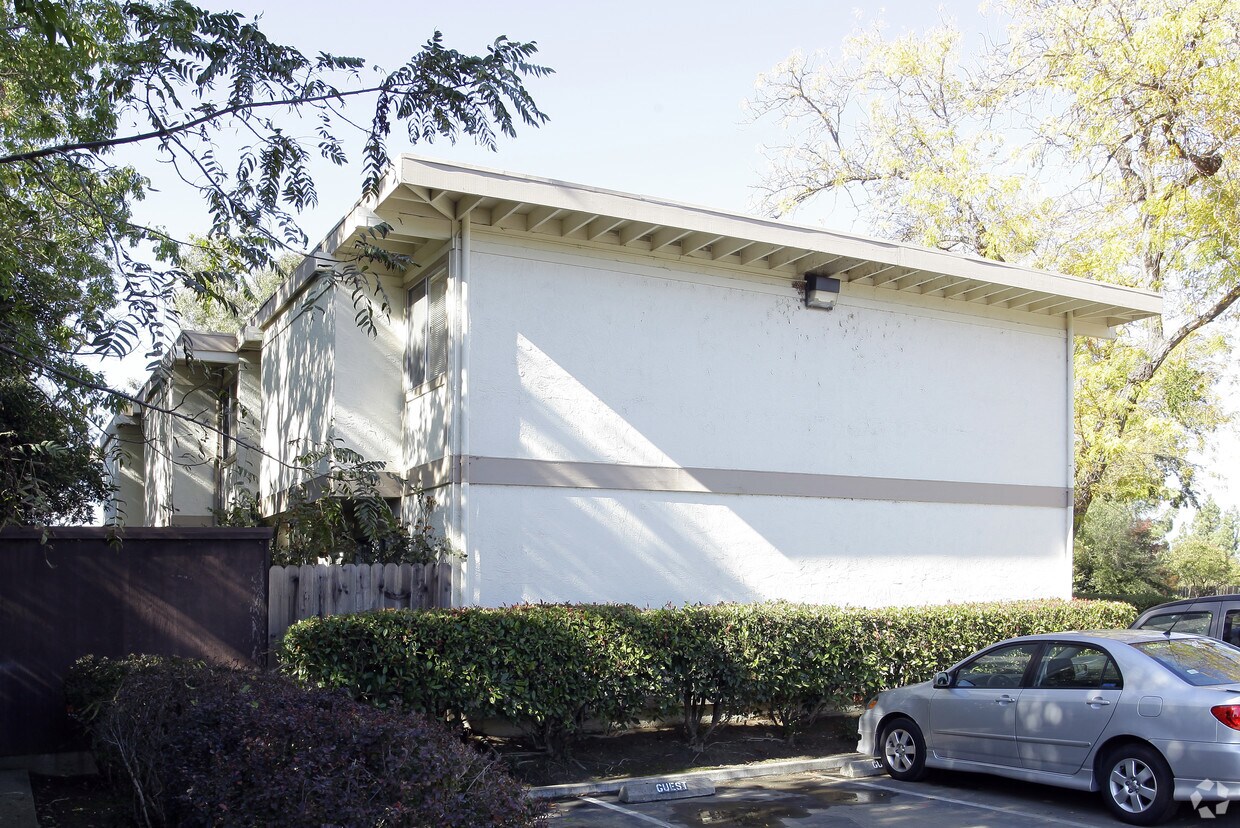 Foto del edificio - 1536-1542 Drake Dr