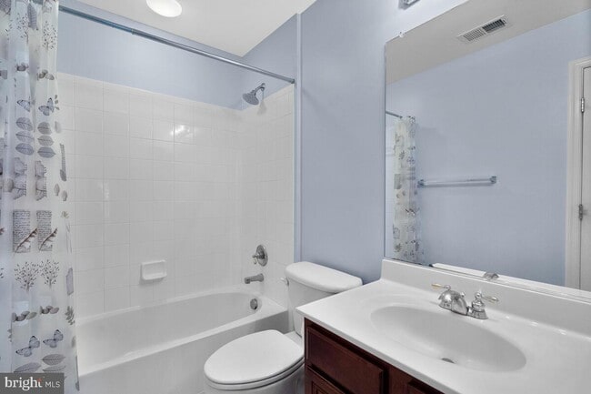 Building Photo - 21923 Windy Oaks Square