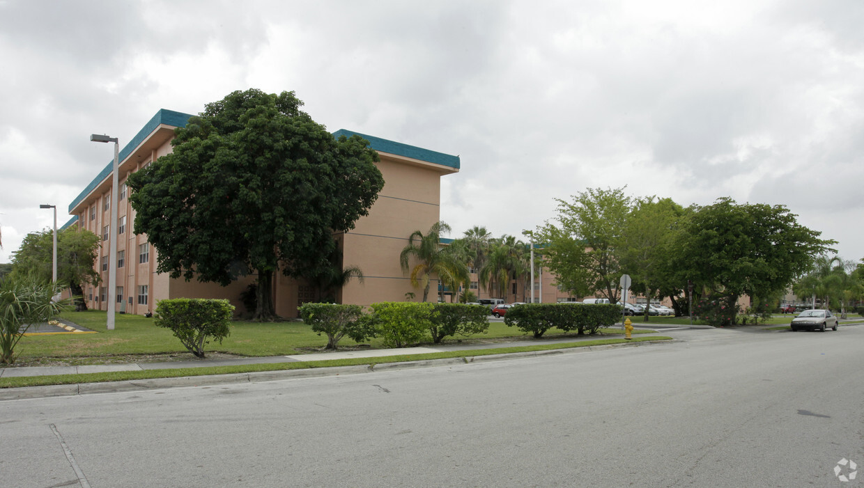 Foto del edificio - College Park Towers