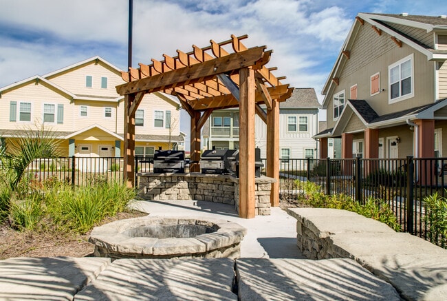 Outdoor Grill Area - The Cottages at Corpus Christi
