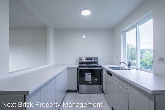 Building Photo - 3 br, 2.5 bath House - 305 Broadway Blvd