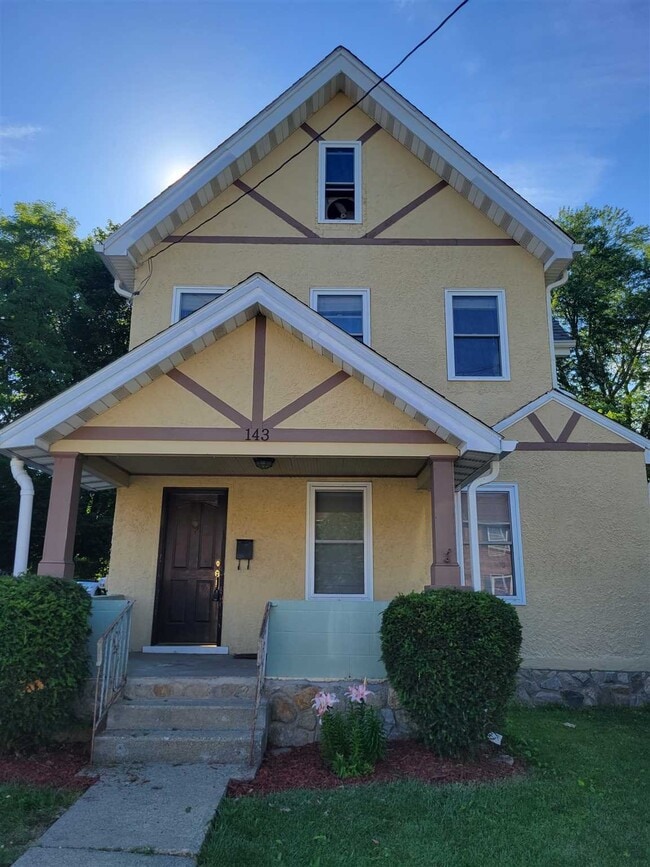 Building Photo - 143 S Grand Ave