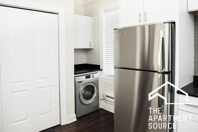 Photo - 3841 N Greenview Ave Apartment