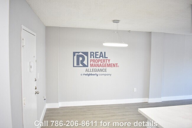 Building Photo - Newly Renovated 2 BR/1 BA Gem Awaits!