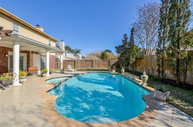 Foto del edificio - 17015 Country Bridge Rd