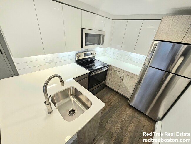 Foto del edificio - 320 Hammond Pond Pkwy