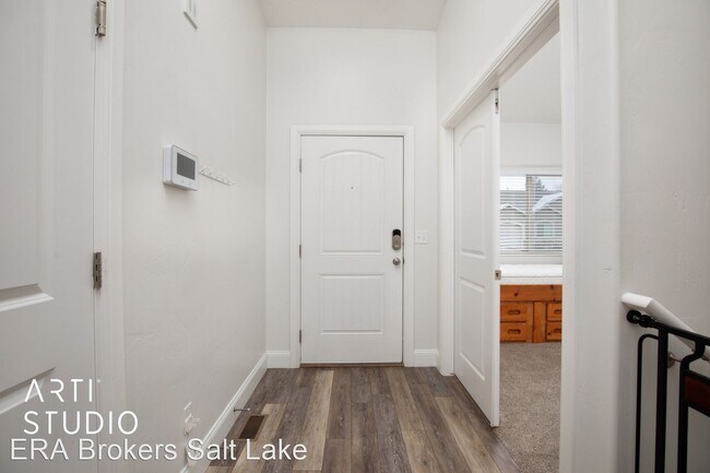 Building Photo - 4 br, 2.5 bath House - 537 W. 1770 S.