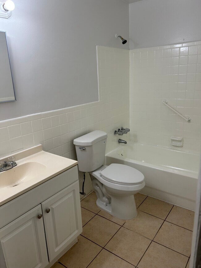 Foto del edificio - 5634 NW 27th Ct