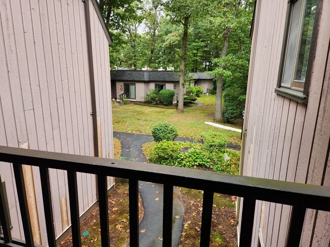 Building Photo - 10 Deepwood Dr