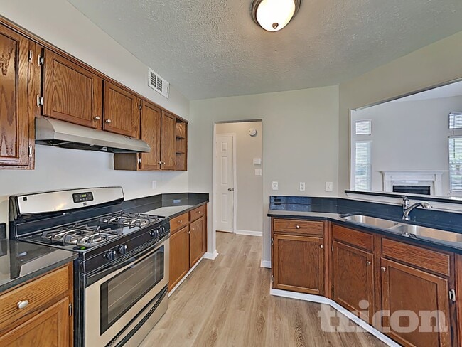 Building Photo - 304 Park Glen Dr