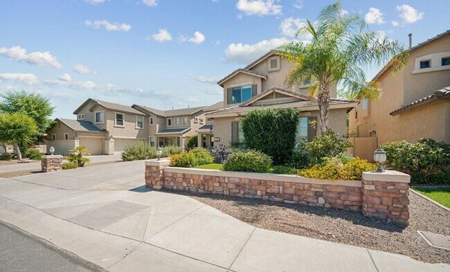 Foto del edificio - Gorgeous Phoenix Pool Home For Lease