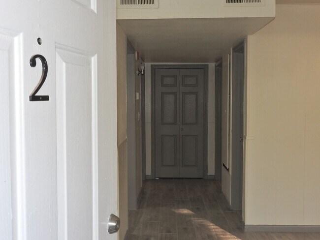 Foto del edificio - 408 E Coombs St