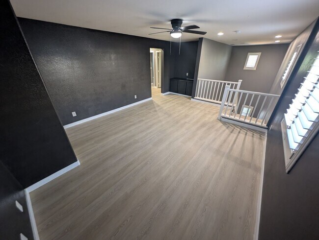 Building Photo - 10633 Mt Blackburn Ave