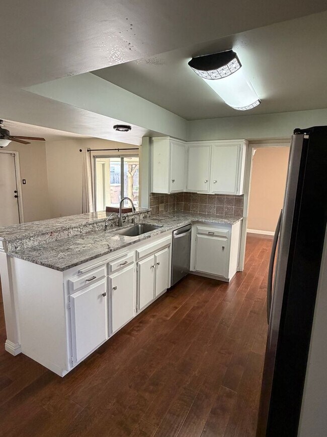 Building Photo - 55 and OLDER KERN CITY 2 BED UPDATED HOME