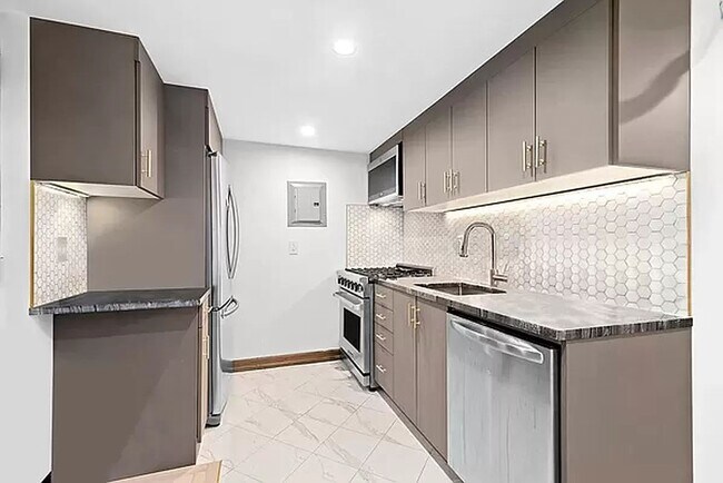 Building Photo - 121 East 37th Street