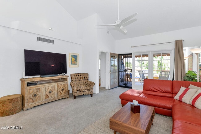 Foto del edificio - 7800 E Lincoln Dr