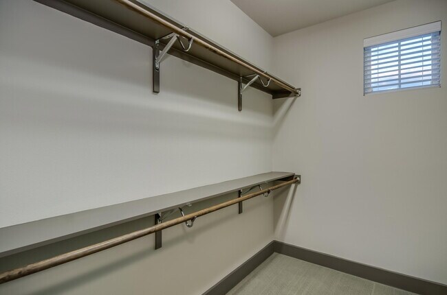 Foto del edificio - 516 E Ashby Pl